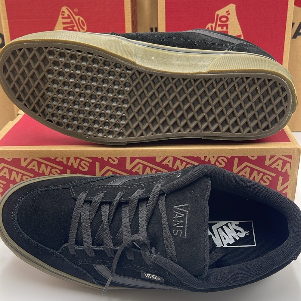 Vans WMNS Bearcat
Black/Dark Gum
VN000DT239L
Sneakers - Picture 3 of 16